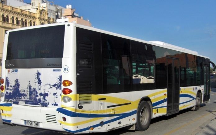 Un autobús de la CTA, en Algeciras. 