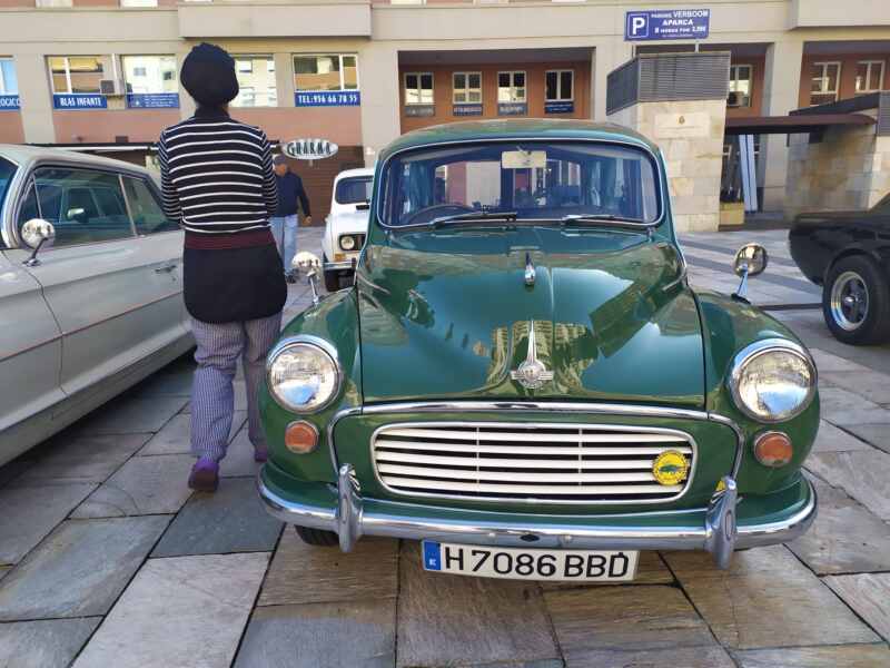 Imagen de un coche clásico en Algeciras. El primer encuentro de Motos y Coches Clásicos de Castellar, el 5 de abril