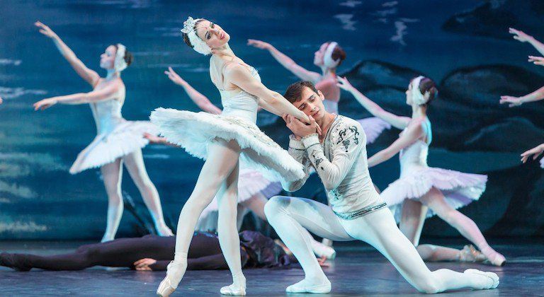 el-lago-de-los-cisnes-ballet-m210219.original
