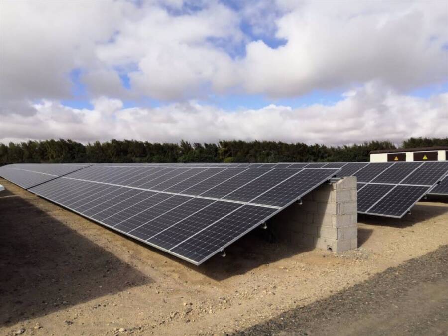 El Aeropuerto de Fuerteventura ha puesto en marcha la primera de las plantas solares fotovoltaicas en autoconsumo previstas por Aena