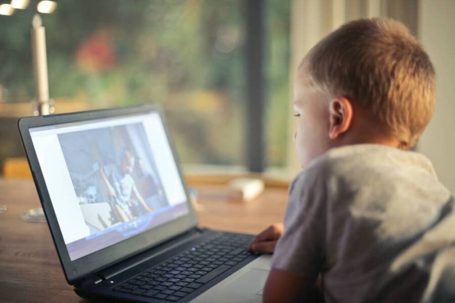 boy-watching-video-using-laptop-821948