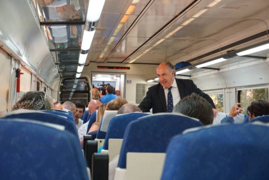 Landaluce: "Hace 20 días que se restableció el tren con Madrid y solo un día ha llegado puntual"