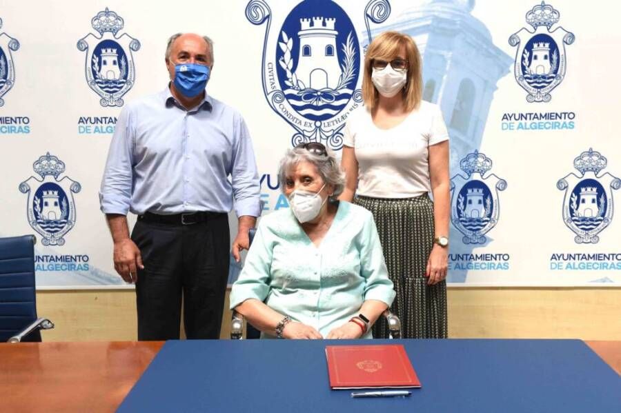 FIRMA ACTA DONACION AMPARO VELA