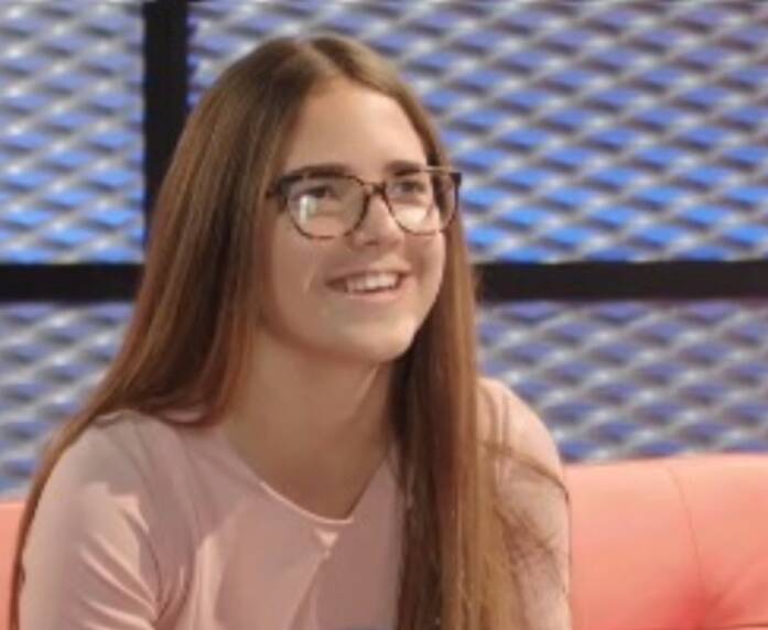 niña la línea
