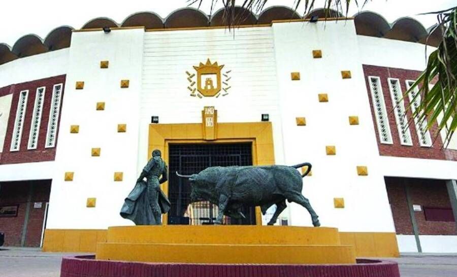 Cancelada la fiesta de los 80s y 90s del viernes en Algeciras. Plaza de Toros de Las Palomas. 