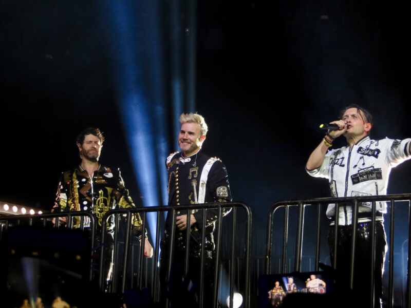 Take_That_performing_in_Glasgow,_2017 Take_That_performing_in_Glasgow,_2017