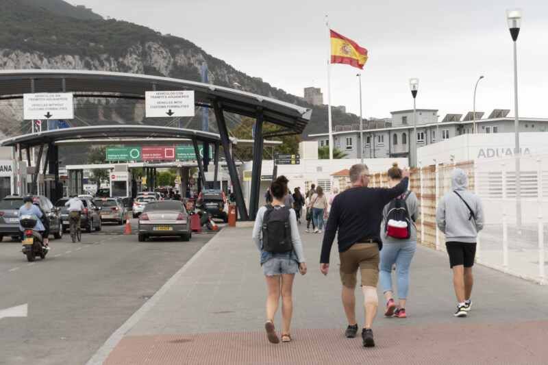 GIBRALTAR FRONTERA ALEDAÑOS AEROPUERTO ADUANA_9