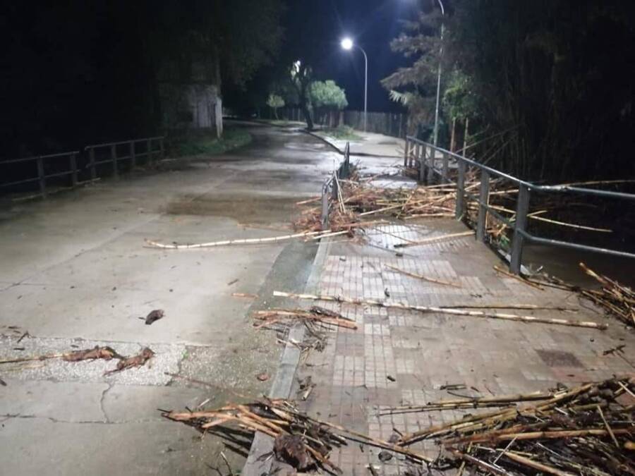 Imagen de archivo de un temporal pasado en Jimena. Jimena pide extremar las precauciones ante las fuertes rachas de vientos de la borrasca 'Karlotta'