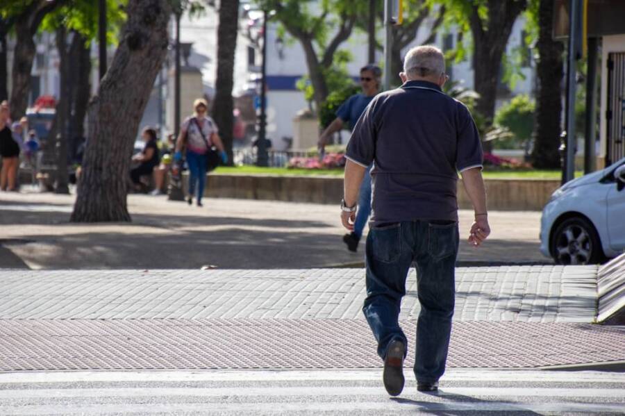 hombre andando