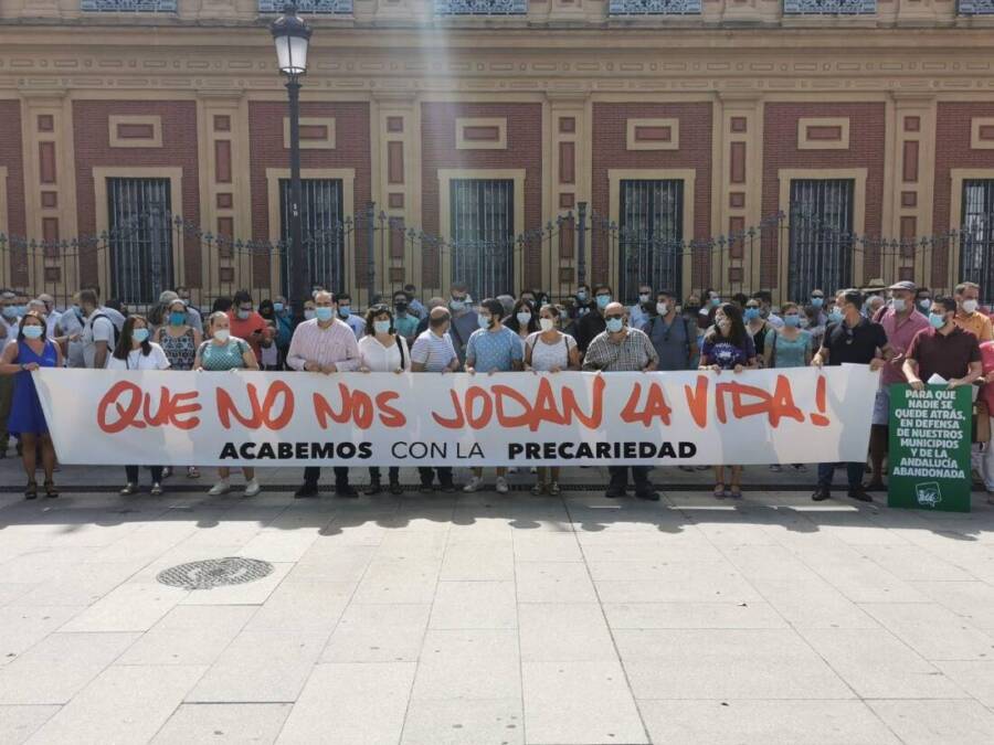 Comitiva de IU Cádiz en la concentración en San Telmo por los planes de empleo de la Junta.