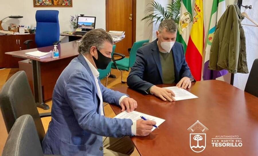 Firma convenio alcaldes Tesorillo y Jimena