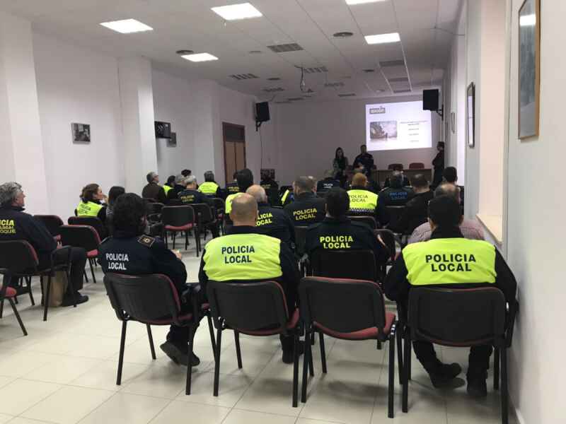 charla comunicaciones policia1