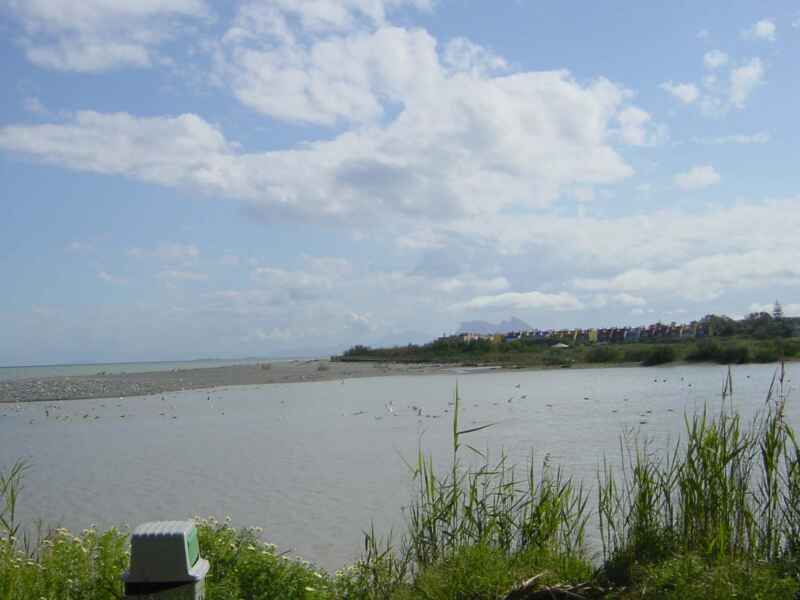 Río Guadiaro. Imagen de archivo. Denuncian la construcción de viviendas en zonas inundables junto al río Guadiaro en Sotogrande
