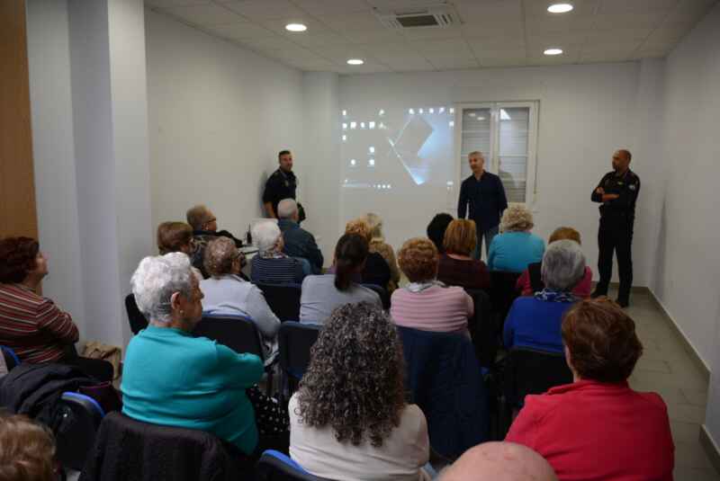charla mayores polis estacion 1 charla mayores polis estacion 1