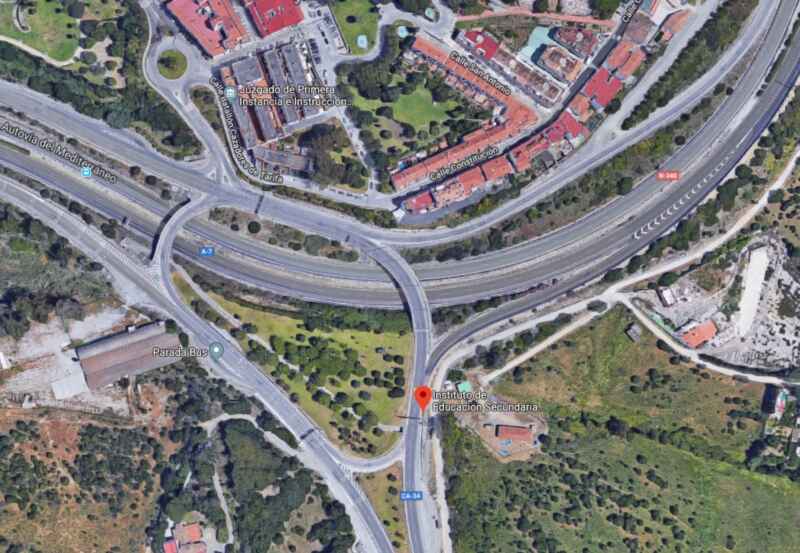 cruce toril satelite. Titular: Herida una mujer de 60 años tras un accidente en la A-7 a la altura de la entrada de San Roque.