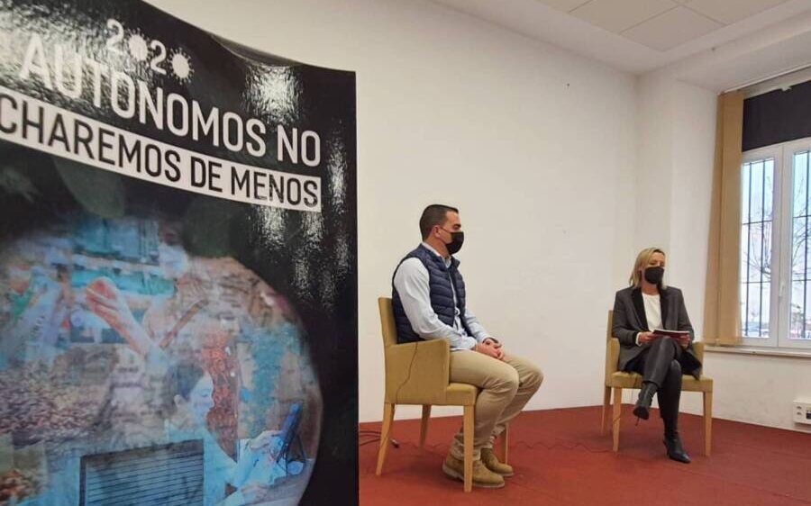 2021 presentan libro Victor Cano1