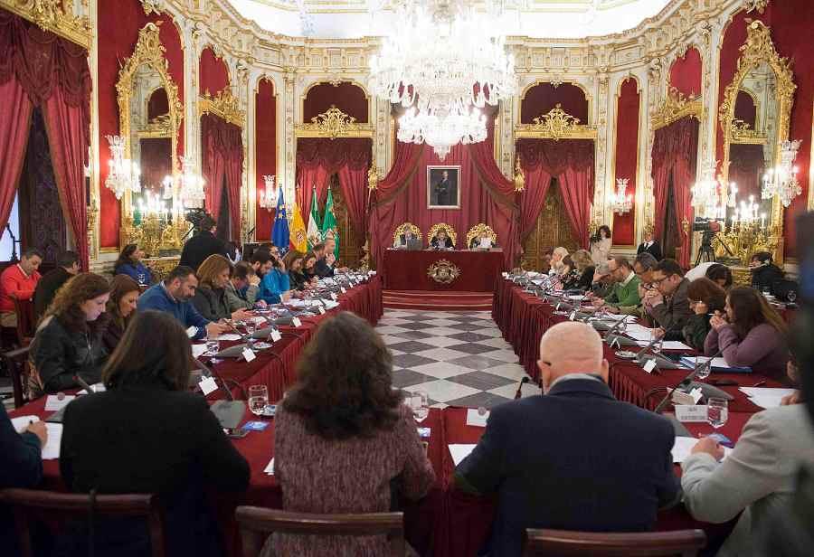 PSOE inicia las negociaciones con La Línea 100 x 100 para gobernar la Diputación de Cádiz. Foto: Pleno de Diputación. Imagen de archivo.