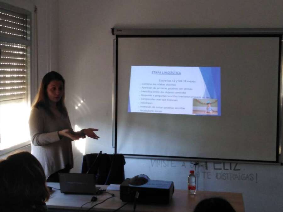 Sesión Escuela de Familia sobre logopedia