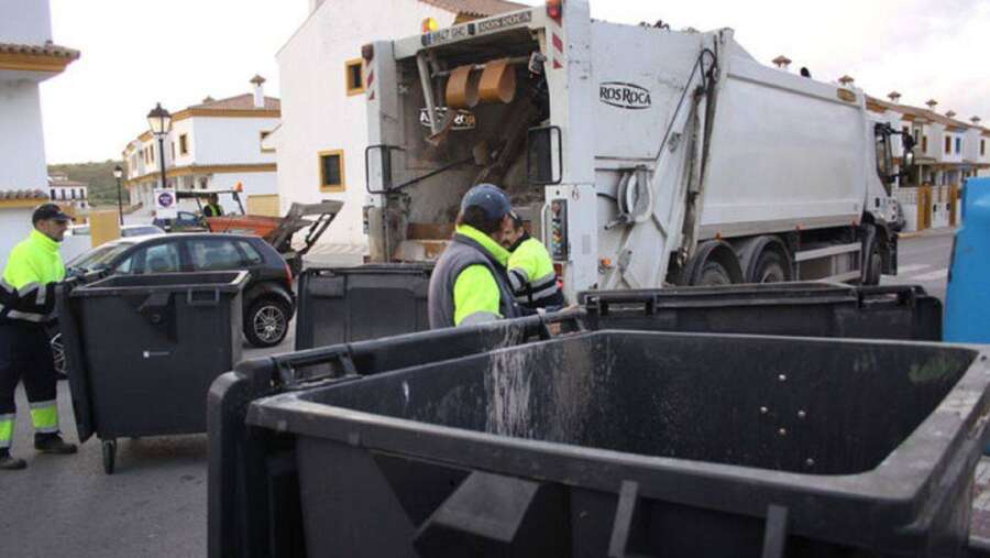 Contenedores de Arcgisa. FACUA considera que la nueva tasa de basura del Campo de Gibraltar no puede aplicarse de forma retroactiva