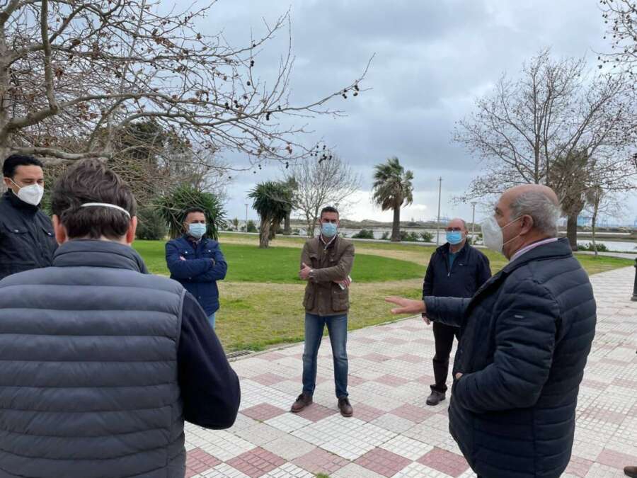 Reunión sobre iluminación futuro parque urbano de Palmones