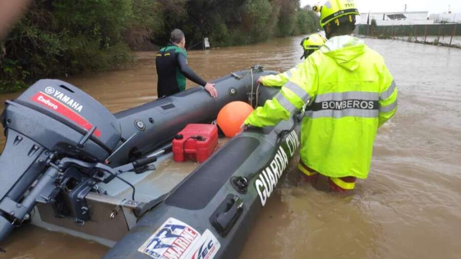 Bomberos en lluvias comarca 1