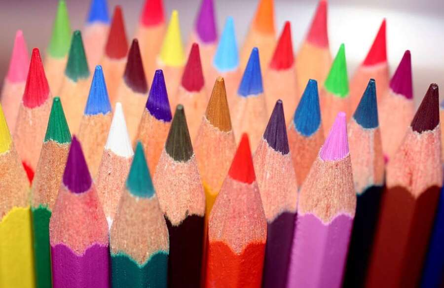 1200px-Lápices_de_colores_01