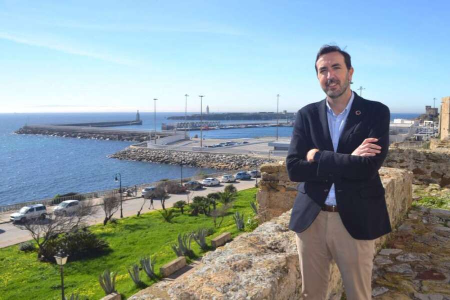 FOTO ALCALDE CON FONDO PUERTO 28 DE ENERO 2021