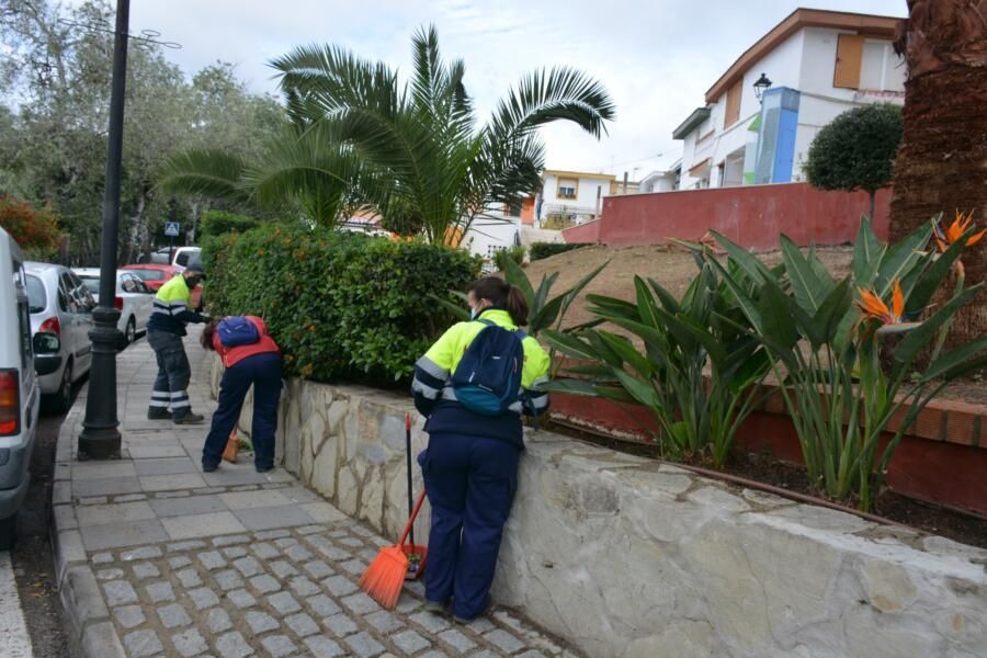 2021_visita_abril_servan_arreglo_jardines_bda_la_paz_GAB_9195