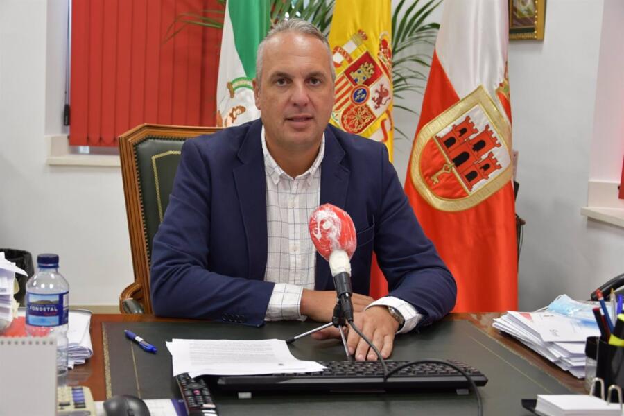 Cádiz.- El alcalde de San Roque agradece a Gibraltar la vacunación de españoles y saluda que ahora la Junta los registre