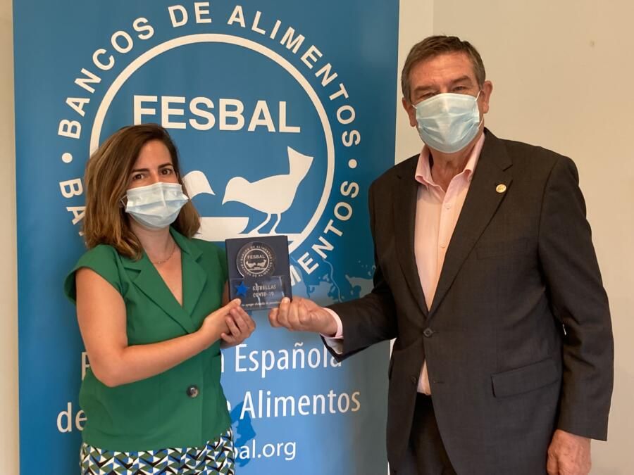 Cristina Ortiz y Miguel Fernandez en el acto de entrega del reconocimiento