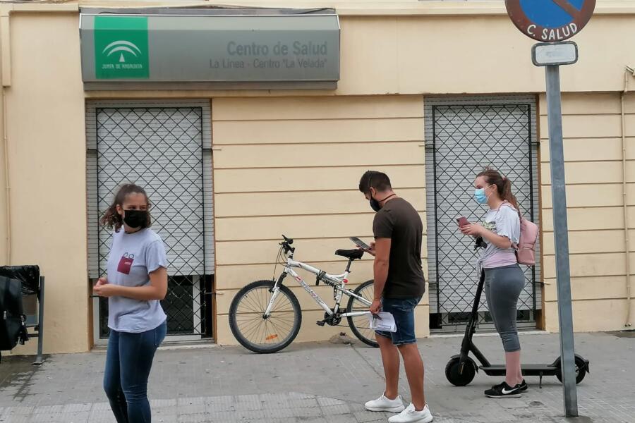 Vuelven las mascarillas obligatorias a hospitales y centros sanitarios. Centro de Salud La Velada, en La Línea. Imagen de archivo.