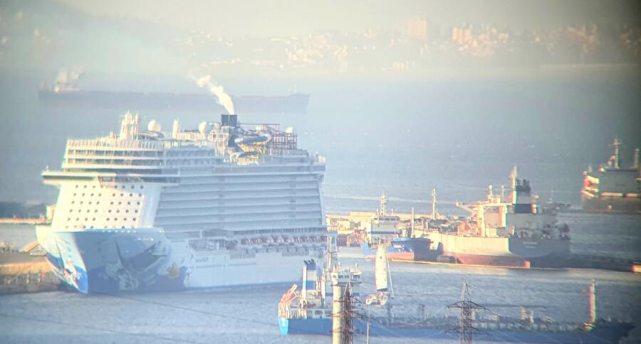 Buque contaminante en Gibraltar