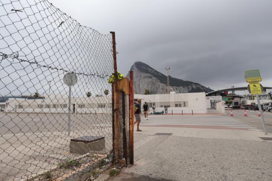 Europa apunta al "recelo británico" hacia el Frontex como escollo en la negociación con Gibraltar.