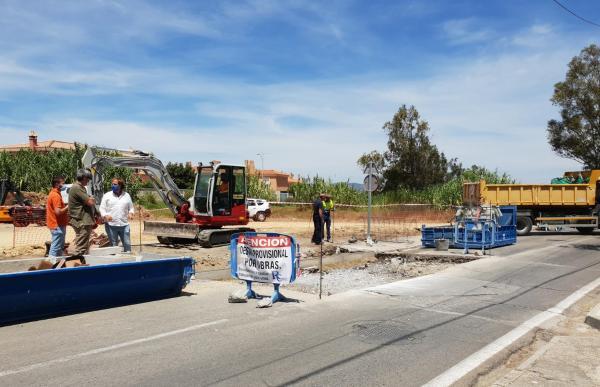 EMALGESA repara de urgencia un tramo de la Carretera de la Mediana para solucionar su hundimiento
