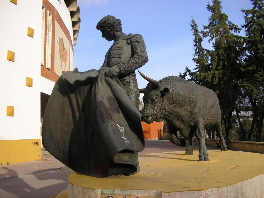 1200px-Estatua_miguelin