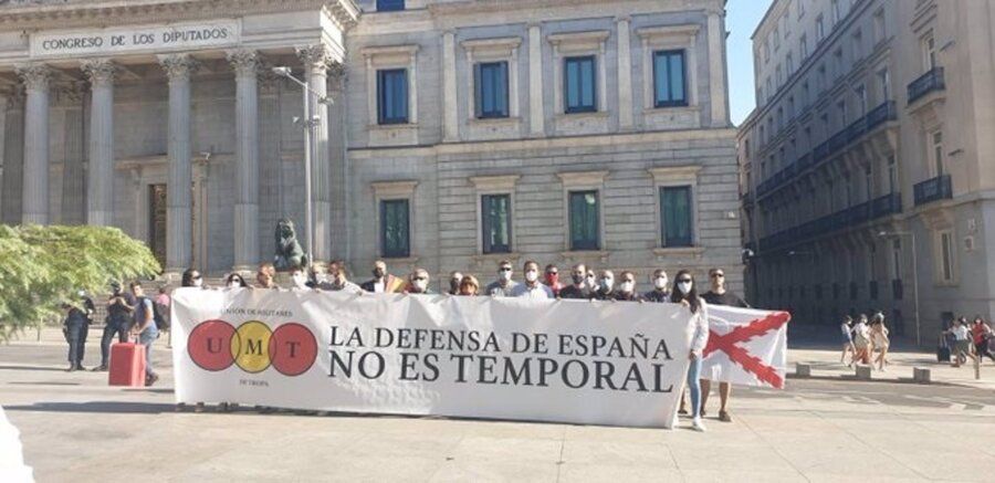 Militares se concentran frente al Congreso para exigir el fin de la temporalidad de las Fuerzas Armadas