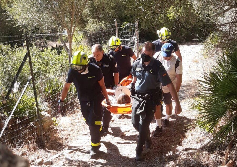 Bomberos con camilla Castellar 1