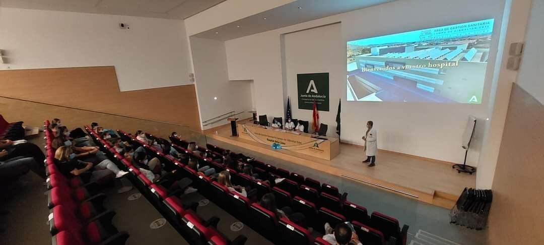 Bienvenida a alumnos de Enfermería en La Línea.