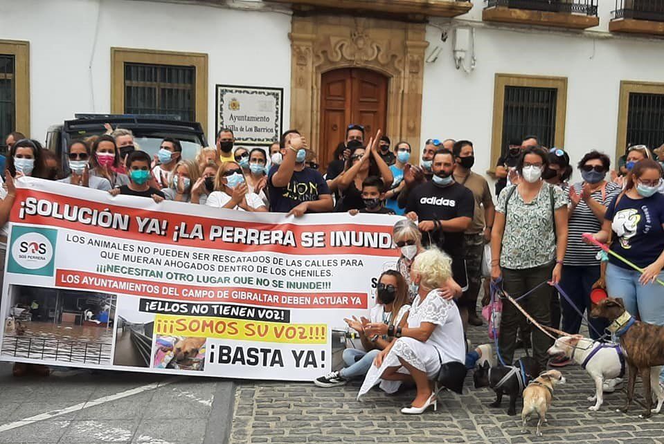 Protesta perrera Los Barrios 2