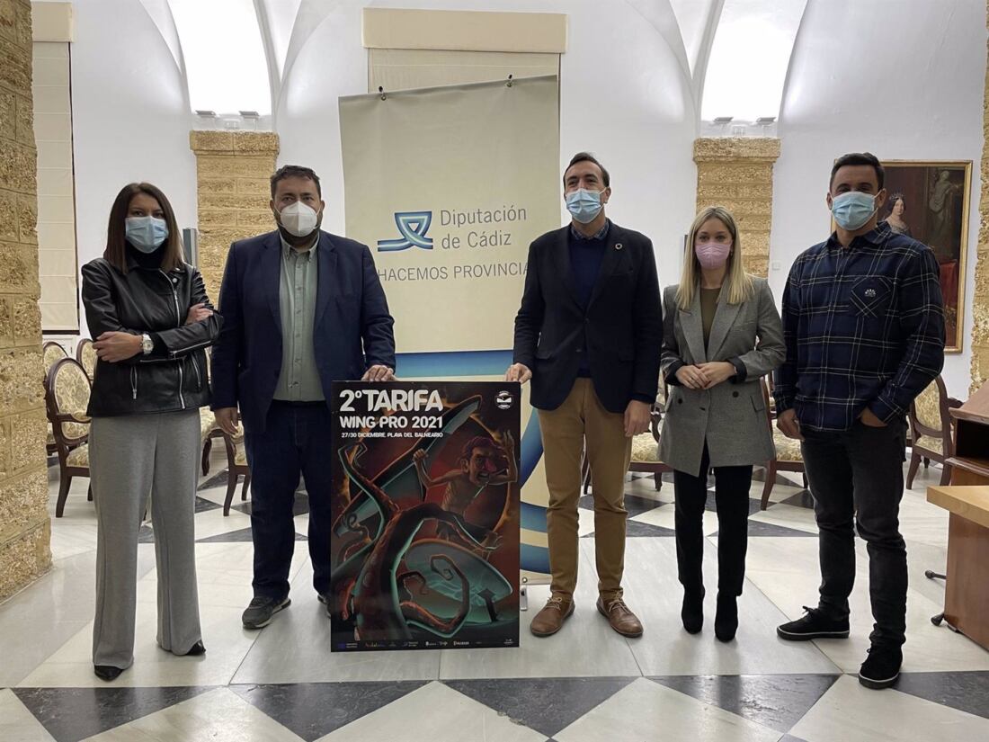 La delegada territorial de Turismo de la Junta en Cádiz, María Jesús Herencia, durante la presentación de la segunda edición del campeonato mundial 'Tarifa Wing Pro'.