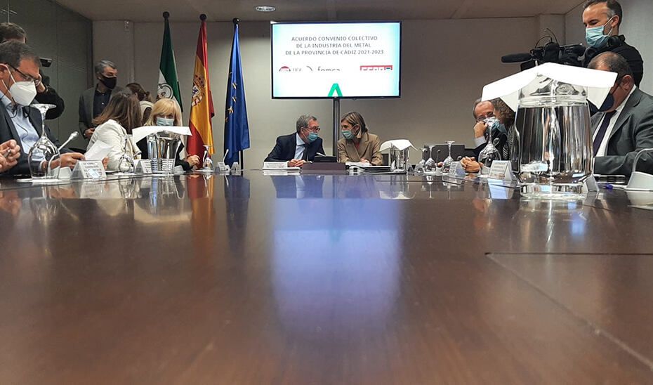 Firma convenio Metal