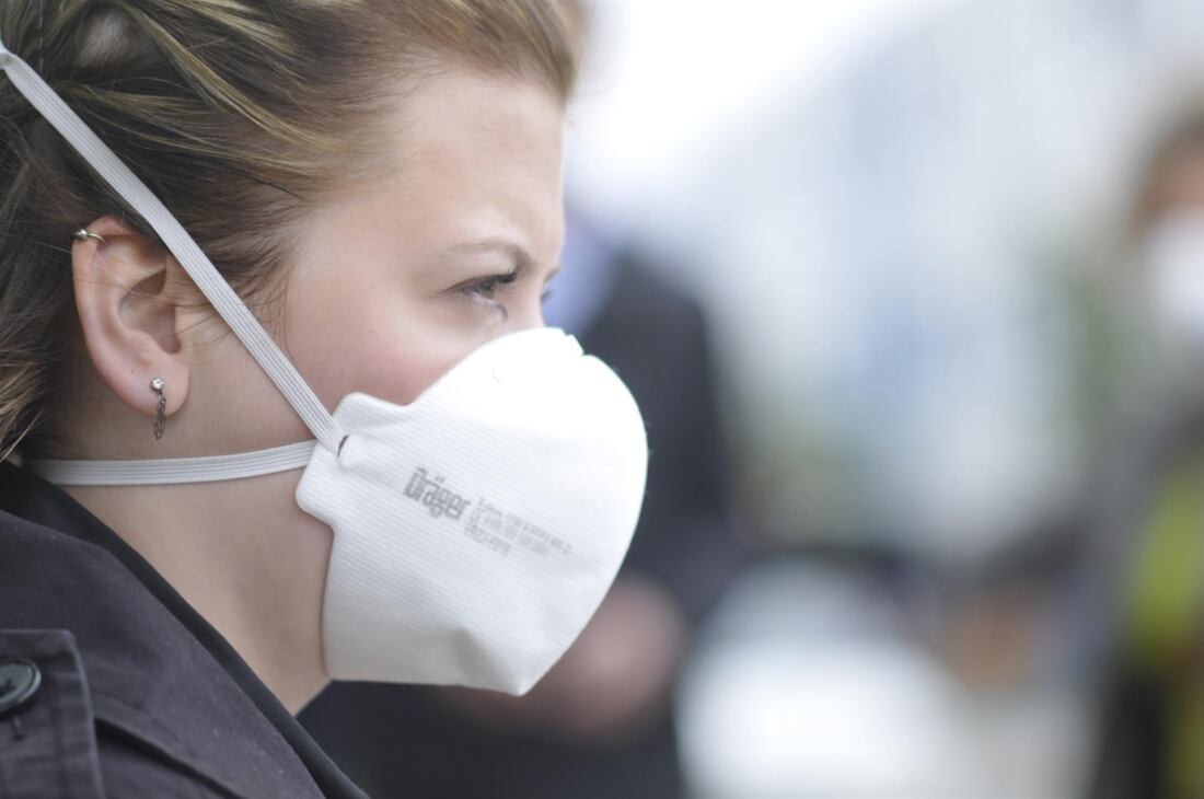 Vuelven las mascarillas obligatorias a hospitales y centros sanitarios.