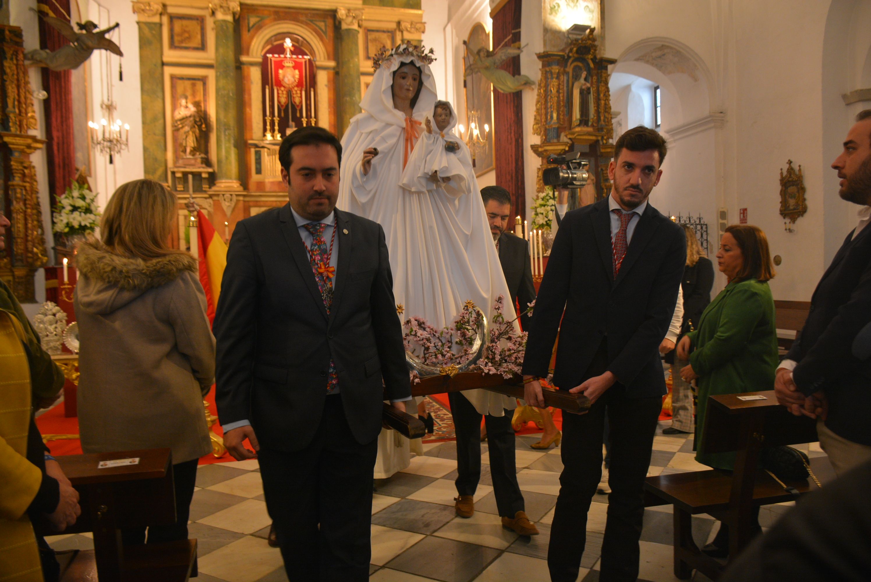 Emotiva despedida de sus fieles a la patrona y alcaldesa perpetua de San Roque Santa María La Coronada.
