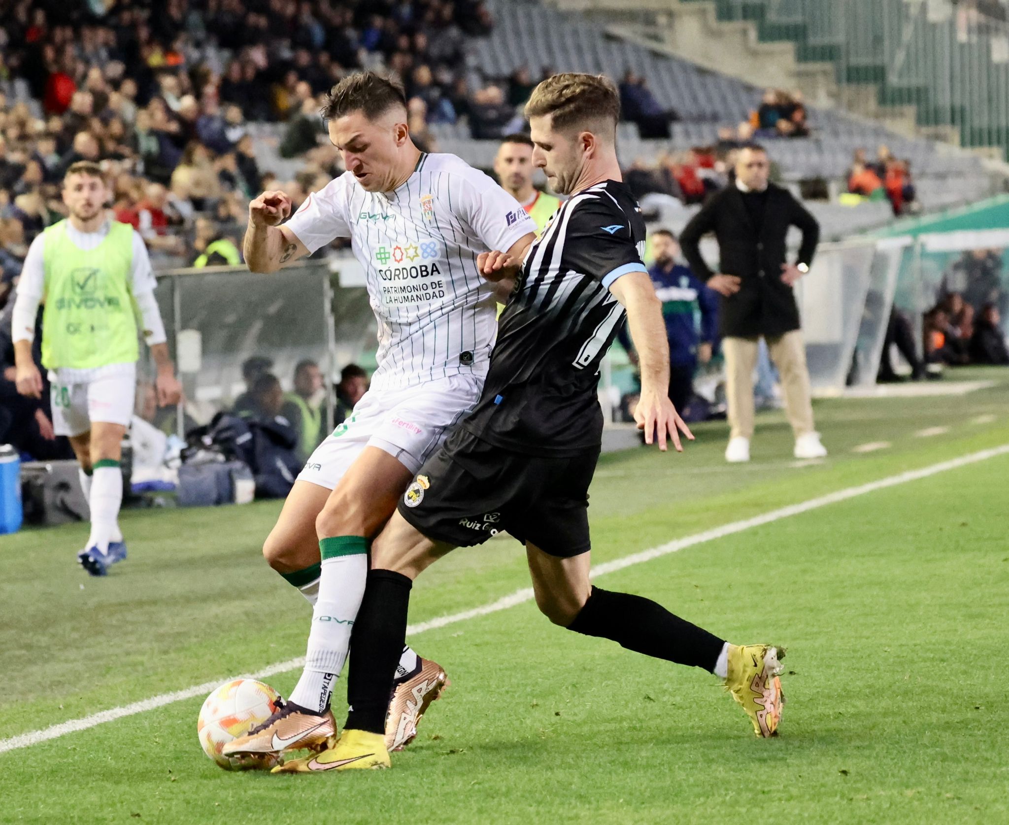 Un lance del encuentro entre Córdoba CF y RB linense/FOTO: CordobaCF_ofi