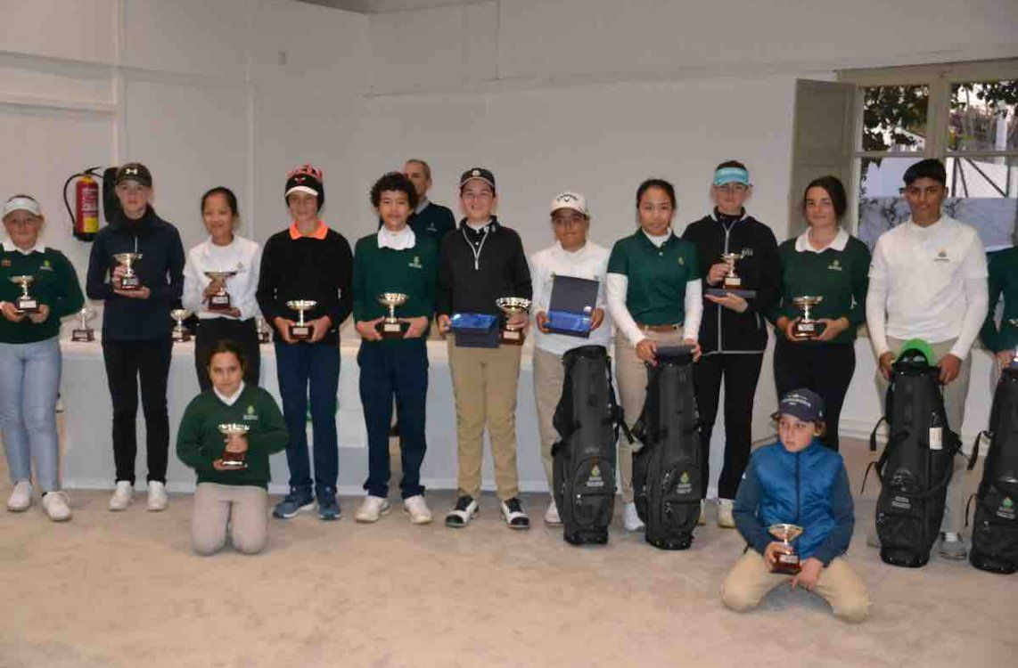Los galardonados de los circuitos Benjamín y Juvenil que se ha jugado en el RC Valderrama