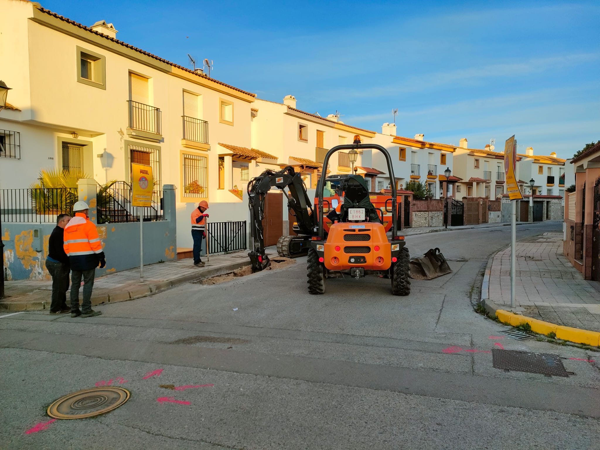 Obras en la barriada de El Lazareto.