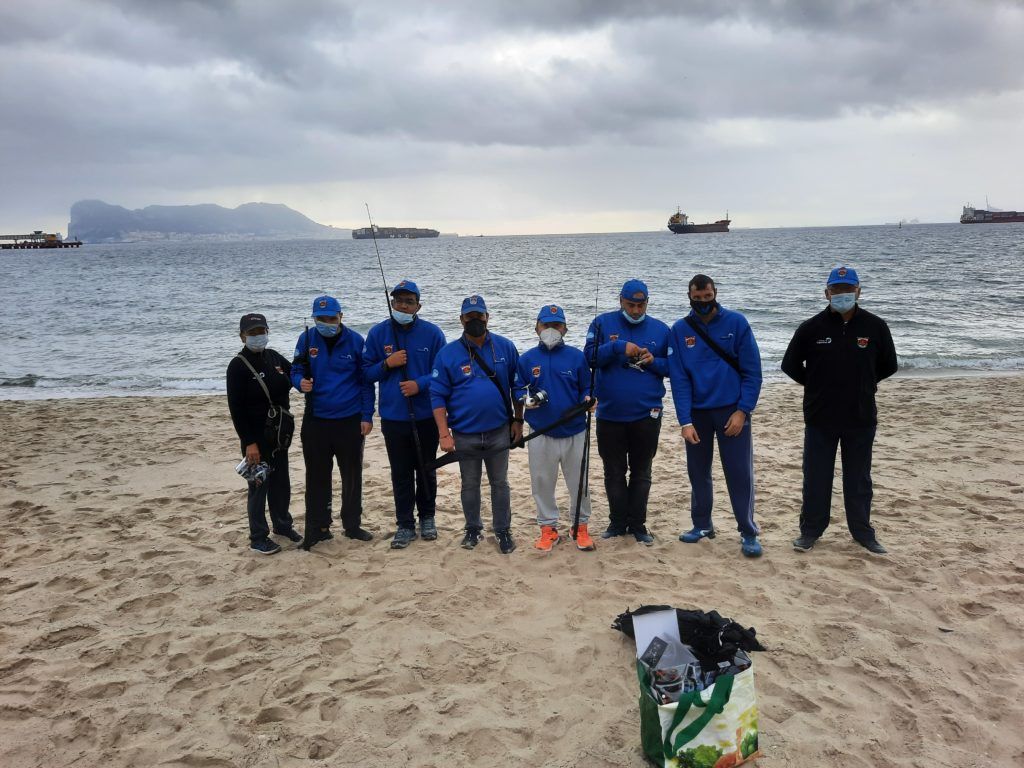 Usuarios del Servicio de Deporte y Ocio Apadis en el anterior Taller de Pesca de la SFPD El Mero