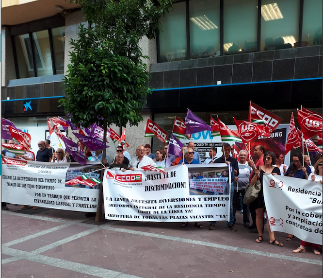 Manifestación de CCOO a las puertas de Subdelegación.