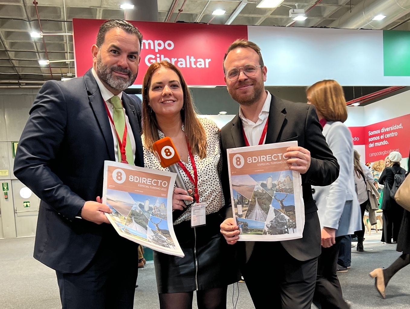 Curro Espinar, Sandra Domínguez y Francis Mena, con el 8Directo Especial Turismo 2023 en Fitur. 