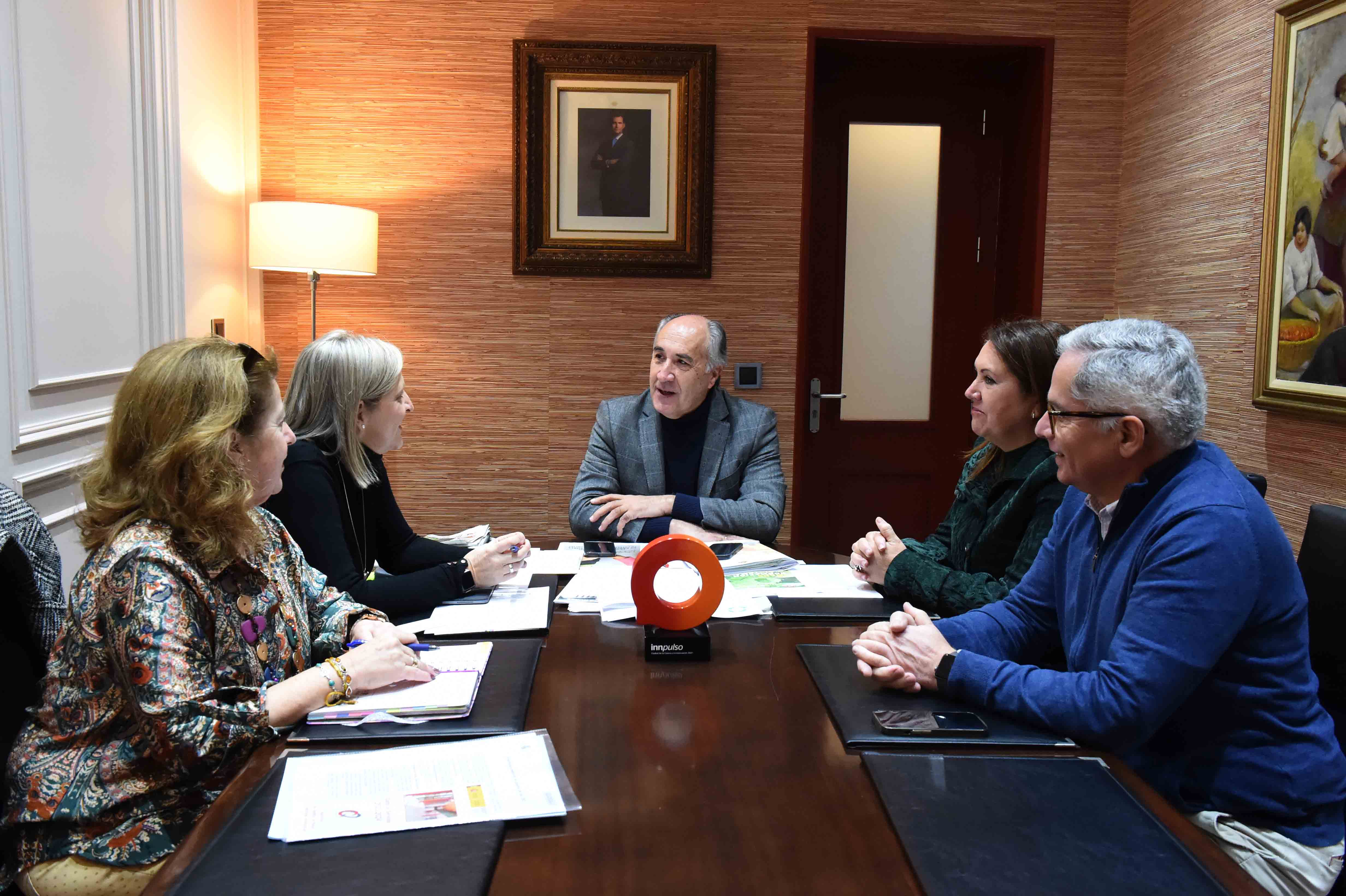 Landaluce, durante la reunión con la directora del CIS.